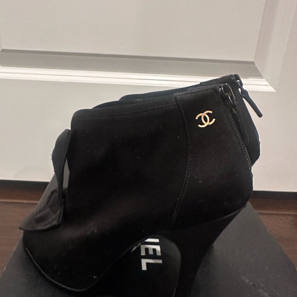 CHANEL Black bootie boots with bows | Excellent condition - like New! - Picture 10 of 14